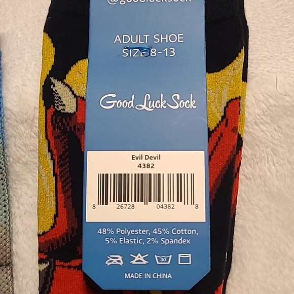 2 Pair Socks, creative designs, super soft - Picture 3 of 4